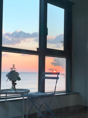 Ocean & sunrise View-10 seconds of beach walk - Three bedrooms